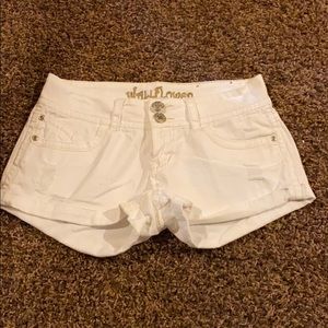 🌸 Wallflower white shorts